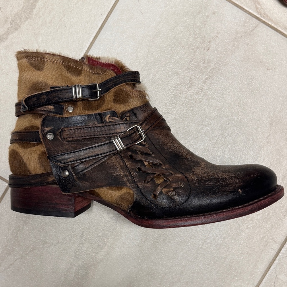 Freebird Belfast Distressed Brown Leopard Ankle Boots Sz 9